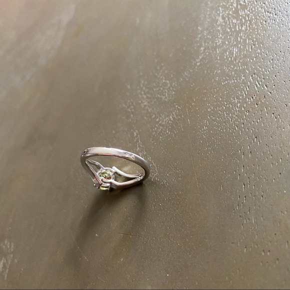 Yellow Round Solitaire Silver split shank band ring - Picture 3 of 6